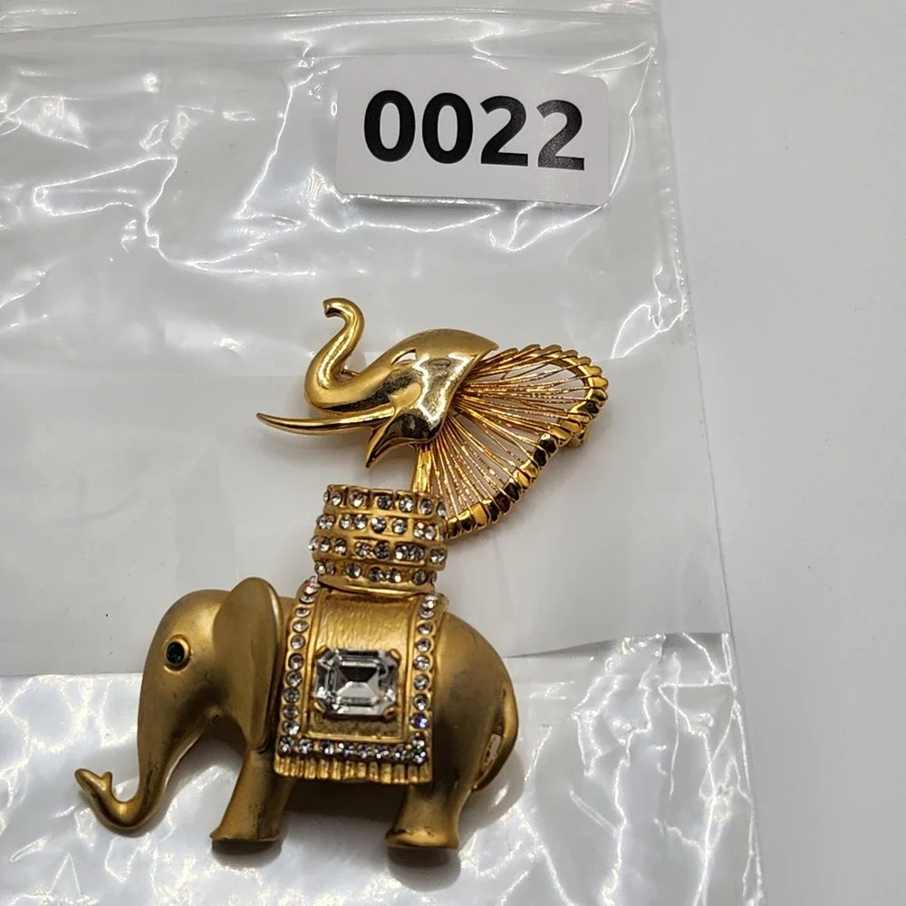 Vintage Elephant Brooch Set Gold Tone Rhinestone Crystal Animal Pins 2pc